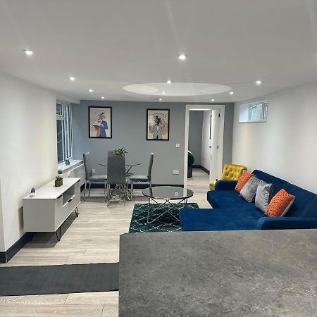 1 Bedroom Apartment - Abacus House - Huntingdon Town Centre - Contractor Friendly - Free Parking - Full Kitchen - Washer Dryer - Spacious - Ideal For Work Stays Exterior foto